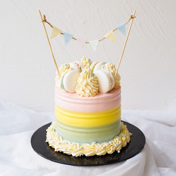 Mckenzie Cake | Fun Rainbow Theme